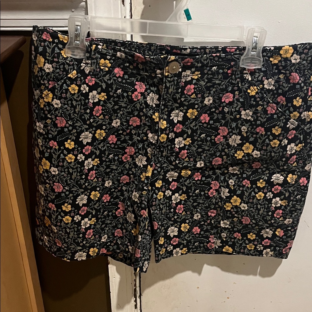 Lee Women's Floral Black Shorts
